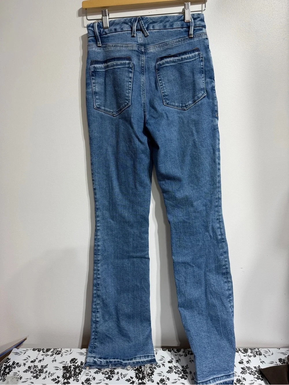 Good American Good Classic Bootcut Raw Hem Blue Jeans Size 2 / 26
